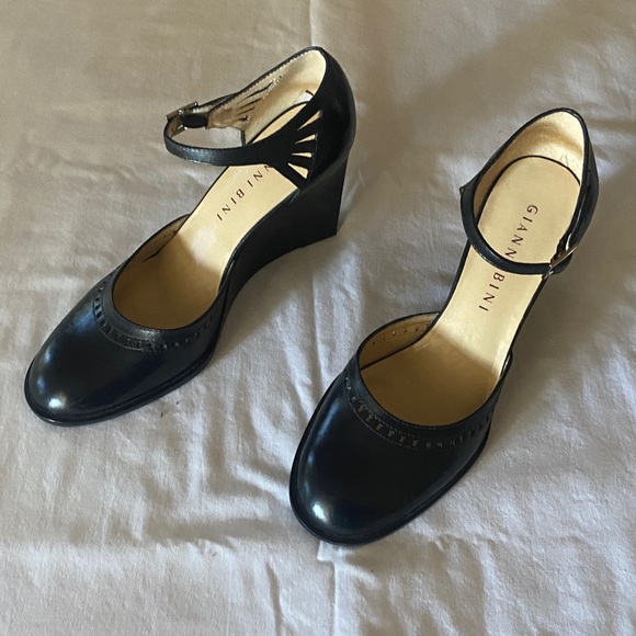 Gianni Bini Black Heeled Shoes - Picture 2 of 6